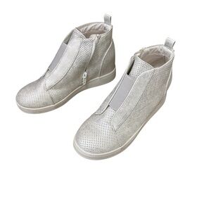 Mia Girls Gracey High Top Perforated Booties Shimmery White Size 3M